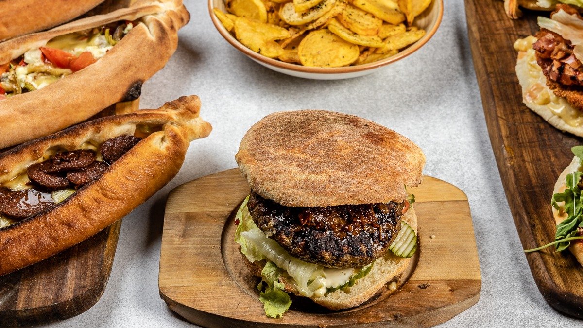 Image of Street Food Track by Mpakal