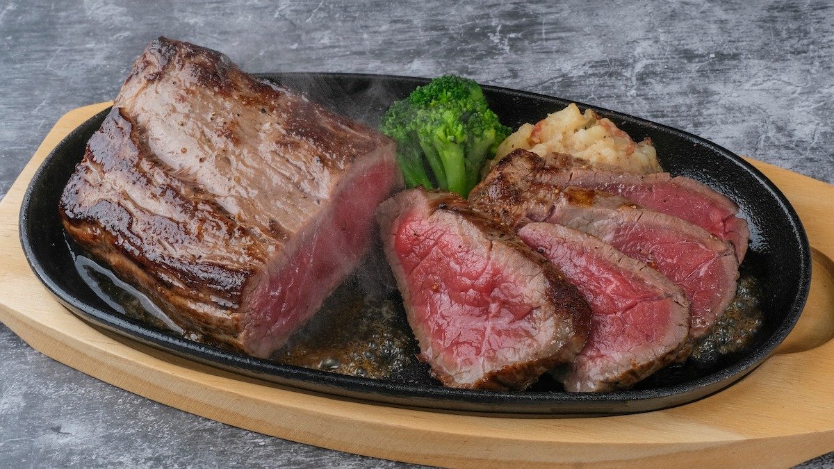 Image of Akaminiku Yawarakasteak Shiawasebokujo Hatagaya