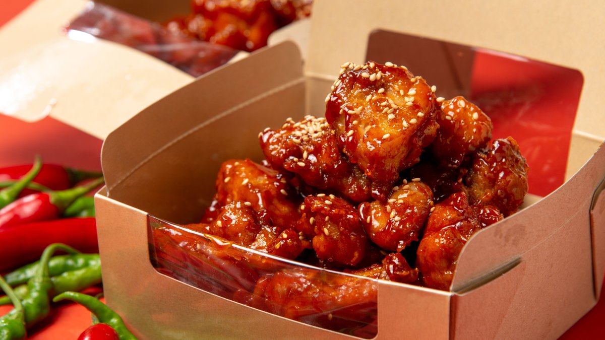 Image of Yangnyeom chicken. @Shinjuku Terrace