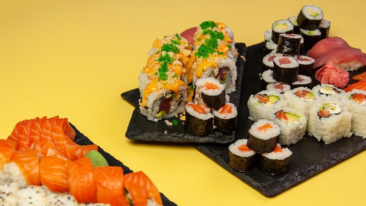 Image of CLOSED Pokewa & sushi box